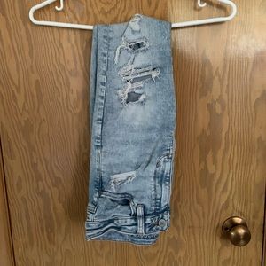 light wash american eagle jeans